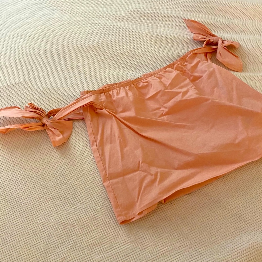 Off the shoulder pink top with bows! 🎀